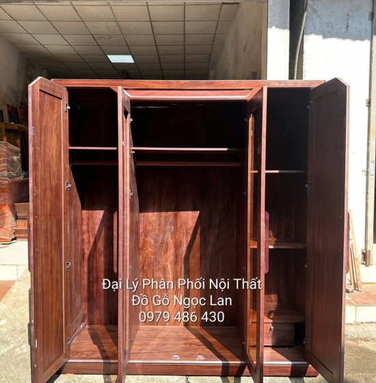 Tủ Áo 4 Cánh Gỗ Óc Chó Mẫu Thuyền Kết Hợp Cánh Kính Trà Sang Trọng 