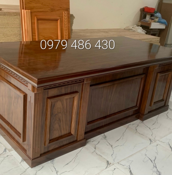 Bàn làm việc gỗ hương xám phun màu óc chó 