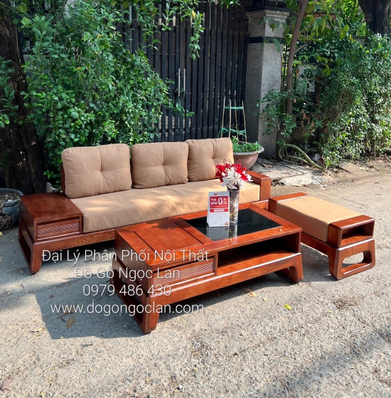 Ghế Sofa Gỗ Sồi Lau Màu Óc Chó Chân Choãi Dành Cho Phòng Khách Nhỏ Gọn 