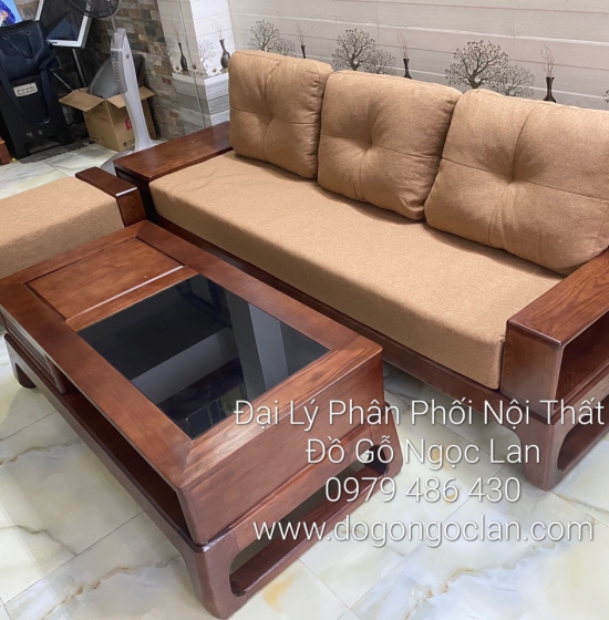 Ghế Sofa Gỗ Sồi Lau Màu Óc Chó Chân Choãi Dành Cho Phòng Khách Nhỏ Gọn 