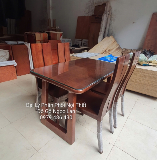 Bàn Ăn Gỗ Sồi Nga Màu Óc Chó Chân Choãi 4 Ghế Hiện Đại
