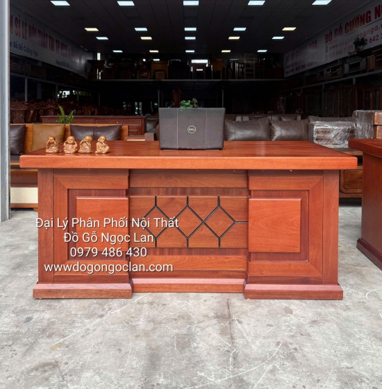 Bàn Làm Việc, Bàn Giám Đốc Gỗ Xoan Đào Mẫu Chạm Chỉ Đen 1m67
