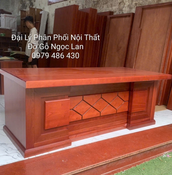 Bàn Làm Việc, Bàn Giám Đốc Gỗ Xoan Đào Mẫu Chạm Chỉ Đen 1m67